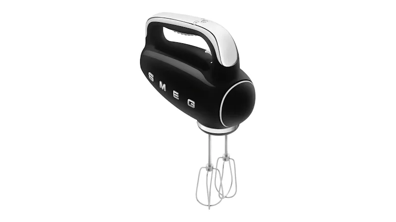 Side view of the Smeg electric hand mixer with wire beaters Side view of the Smeg electric hand mixer with wire beaters