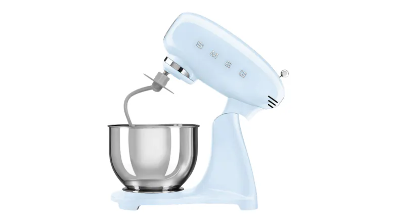 Side view of the stand mixer with tilt head raised, fitted with a dough hook attachment Side view of the stand mixer with tilt head raised, fitted with a dough hook attachment