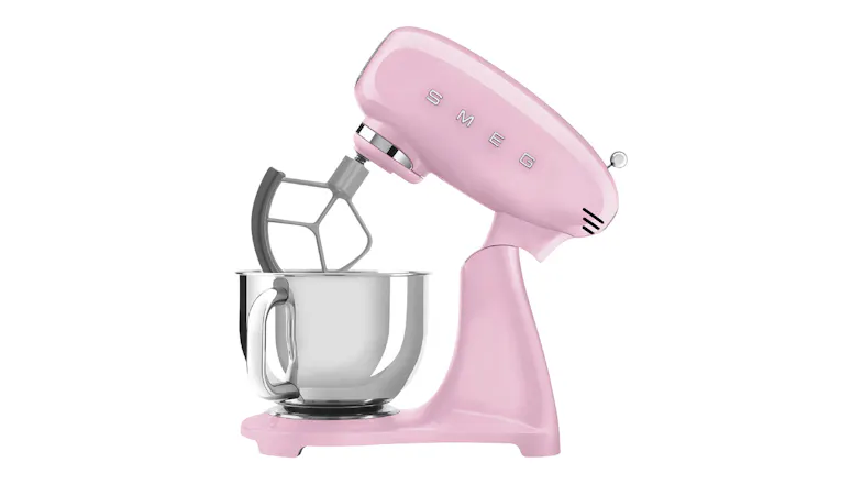 Side view of the glossy black Smeg stand mixer with tilt head raised and flat beater attachment Side view of the glossy black Smeg stand mixer with tilt head raised and flat beater attachment
