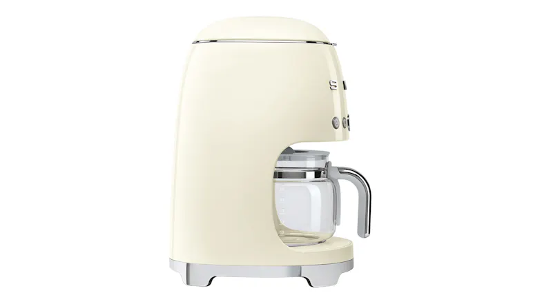 Right side view of the 50s-style coffee machine showcasing its glossy finish Right side view of the 50s-style coffee machine showcasing its glossy finish