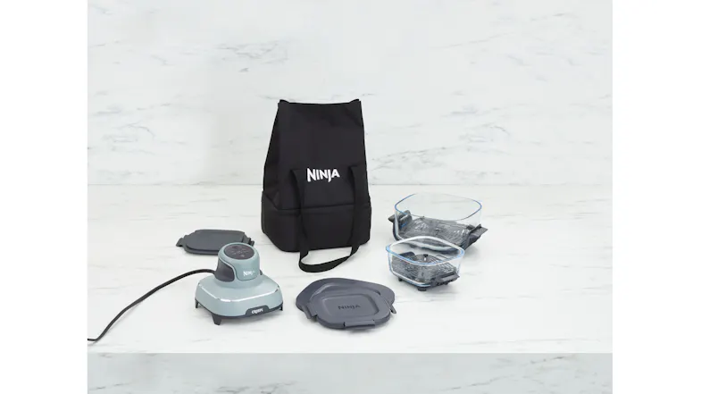 Front view of the Ninja tote bag alongside various Crispi components Front view of the Ninja tote bag alongside various Crispi components