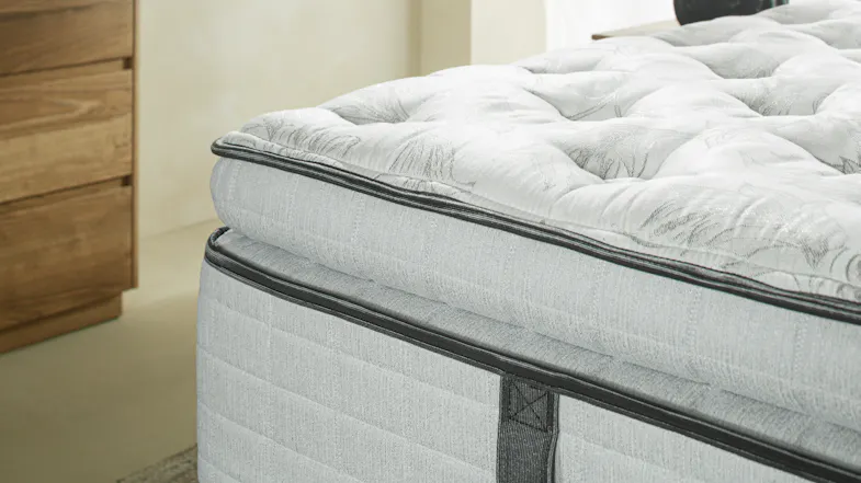 Side profile of the Graphite Medium mattress focusing on the thick comfort layer and piping Side profile of the Graphite Medium mattress focusing on the thick comfort layer and piping
