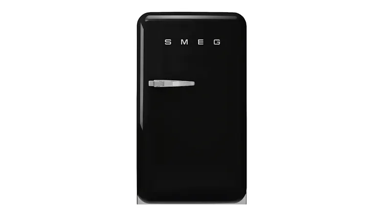 Front view of the Smeg 50s Style 135L Bar Fridge in black colour Front view of the Smeg 50s Style 135L Bar Fridge in black colour