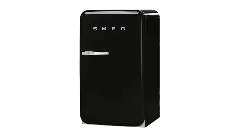 Side view of the 50s-style bar fridge with chrome handle Side view of the 50s-style bar fridge with chrome handle