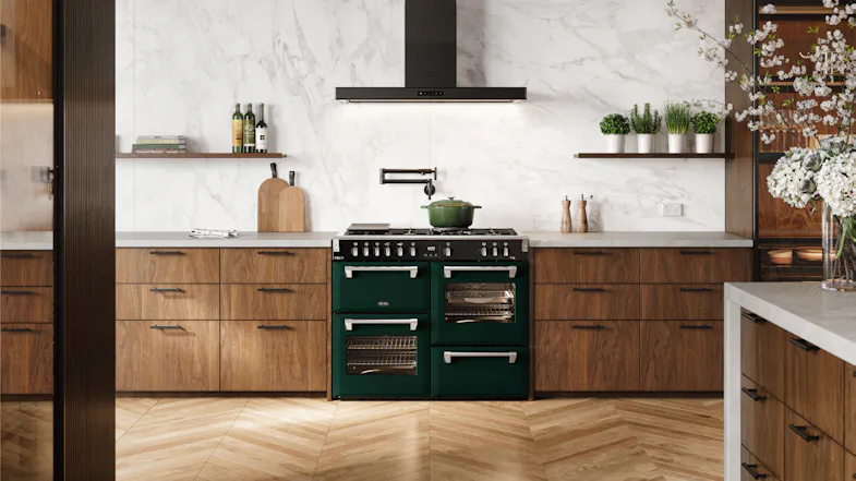 Richmond Deluxe cooker centered between wooden drawers with a white marble backsplash Richmond Deluxe cooker centered between wooden drawers with a white marble backsplash