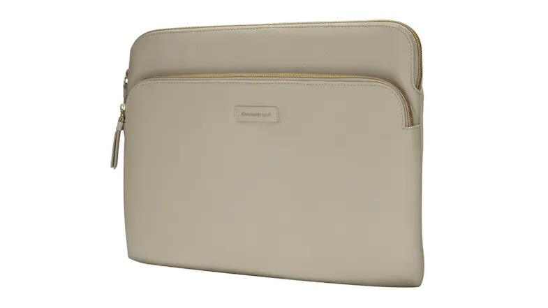 Three-quarter front view of the beige Paris+ sleeve highlighting the front pocket and rounded corners Three-quarter front view of the beige Paris+ sleeve highlighting the front pocket and rounded corners