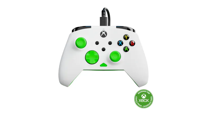 Front view of the Turtle Beach Core white wired Xbox controller with bright green thumbsticks and D-pad Front view of the Turtle Beach Core white wired Xbox controller with bright green thumbsticks and D-pad