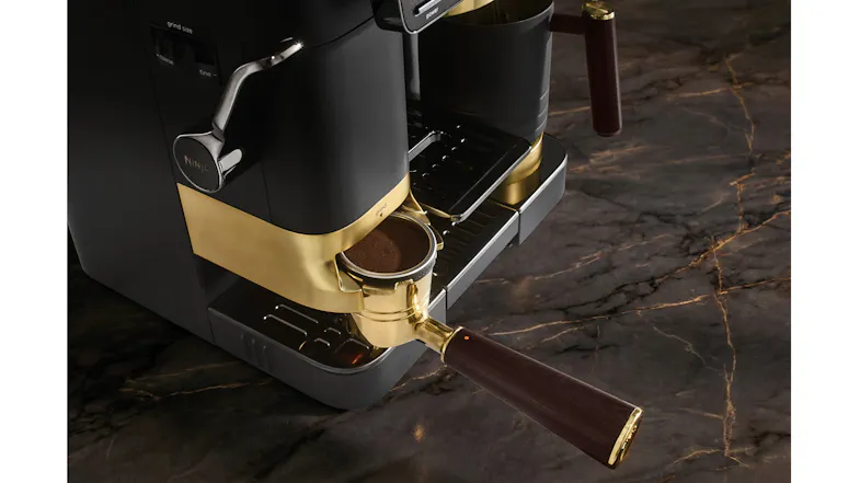 A view of the unit with the portafilter filled with coffee grounds A view of the unit with the portafilter filled with coffee grounds