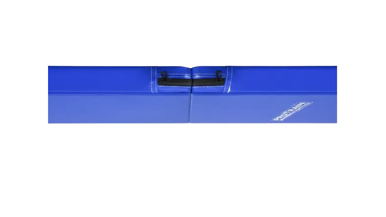 Close-up of a blue folding gym mat featuring a reinforced carrying handle and stitched seams Close-up of a blue folding gym mat featuring a reinforced carrying handle and stitched seams