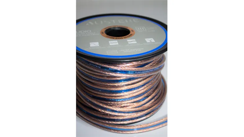 Side profile of the speaker cable spool showcasing the copper wire windings and cable construction details Side profile of the speaker cable spool showcasing the copper wire windings and cable construction details
