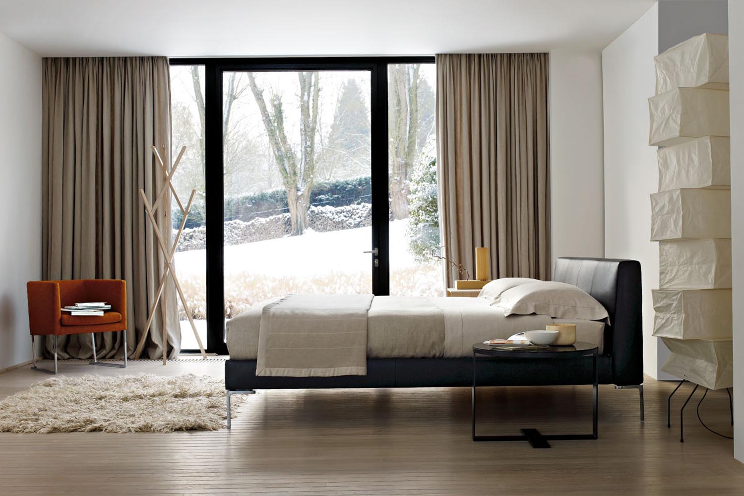 Charles Bed by Antonio Citterio for B&amp;B Italia | Space Furniture