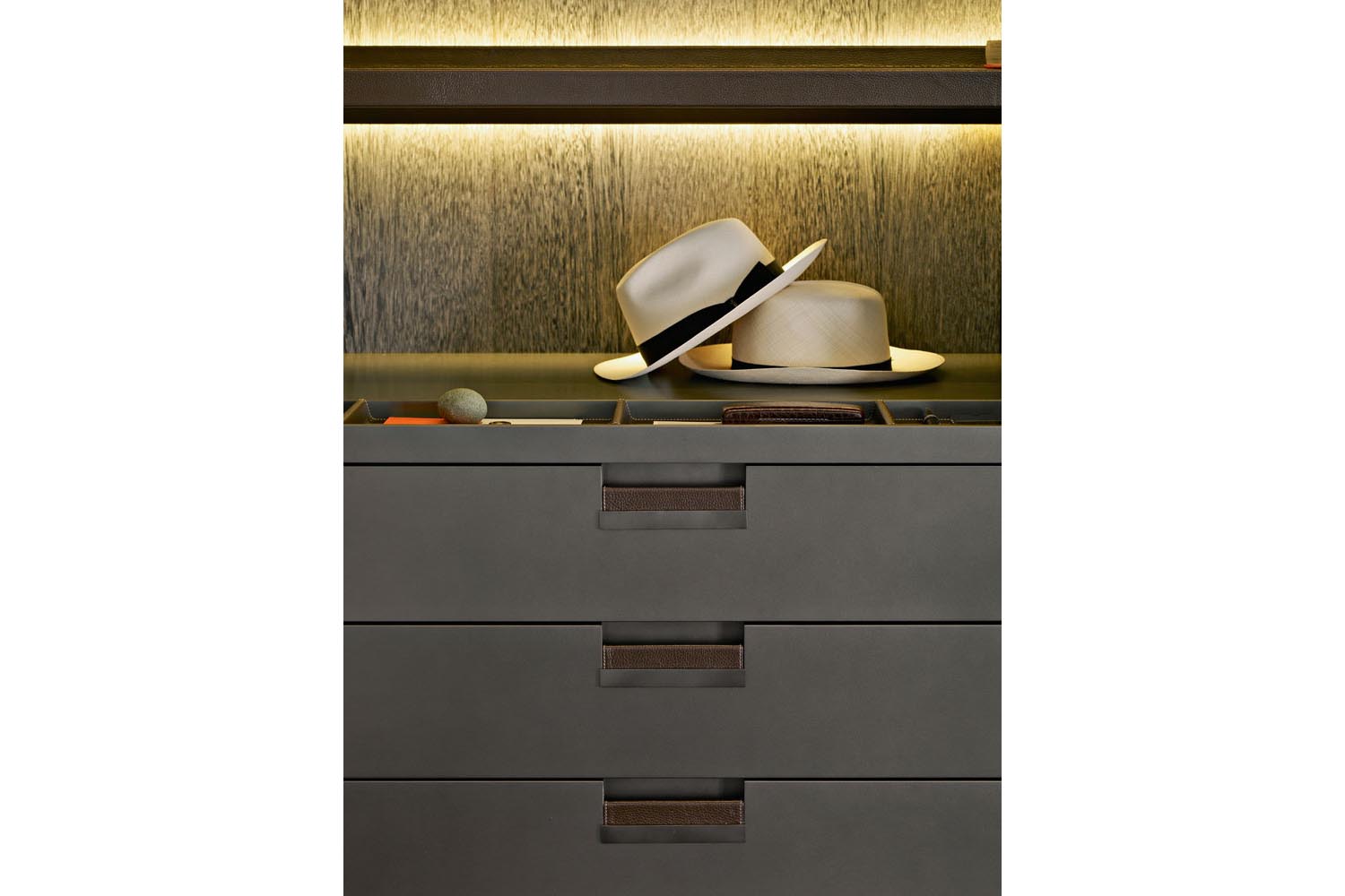 Backstage Wardrobe By Antonio Citterio For B B Italia Space