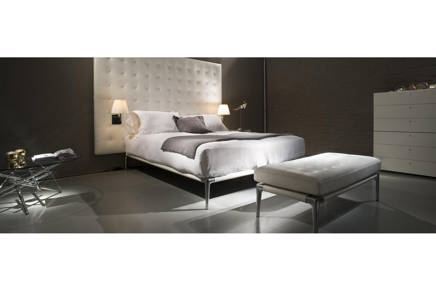 L26/L27 Volage Bed by Philippe Starck for Cassina Space Furniture