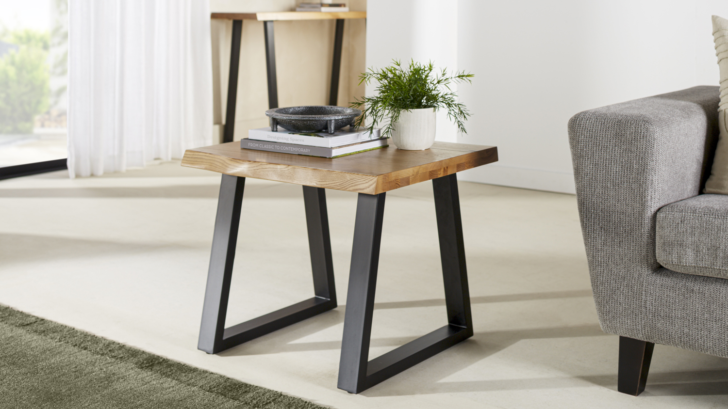 Kubu Lamp Table