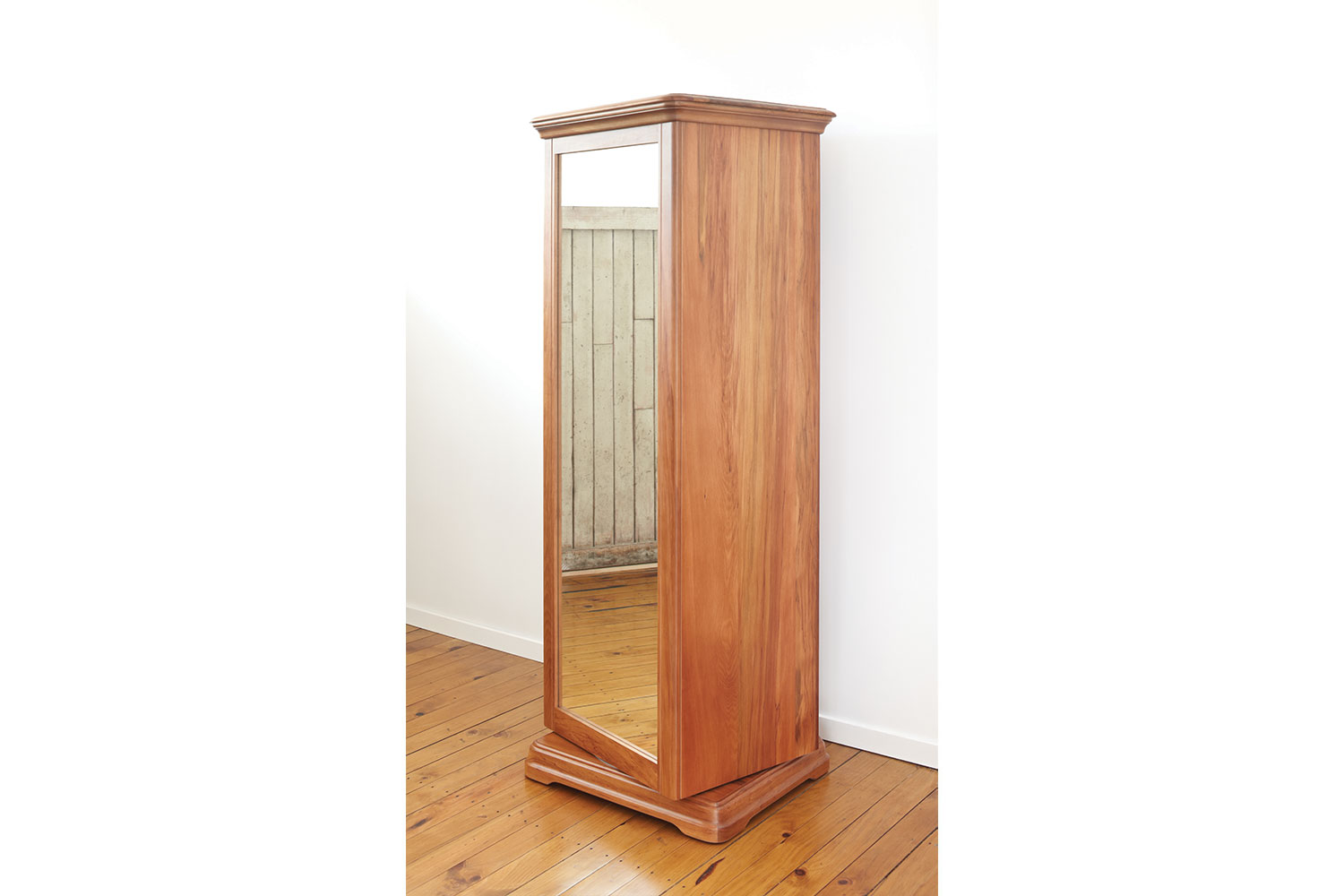 Opera 5 Drawer Swivel Chest by Sorensen Furniture