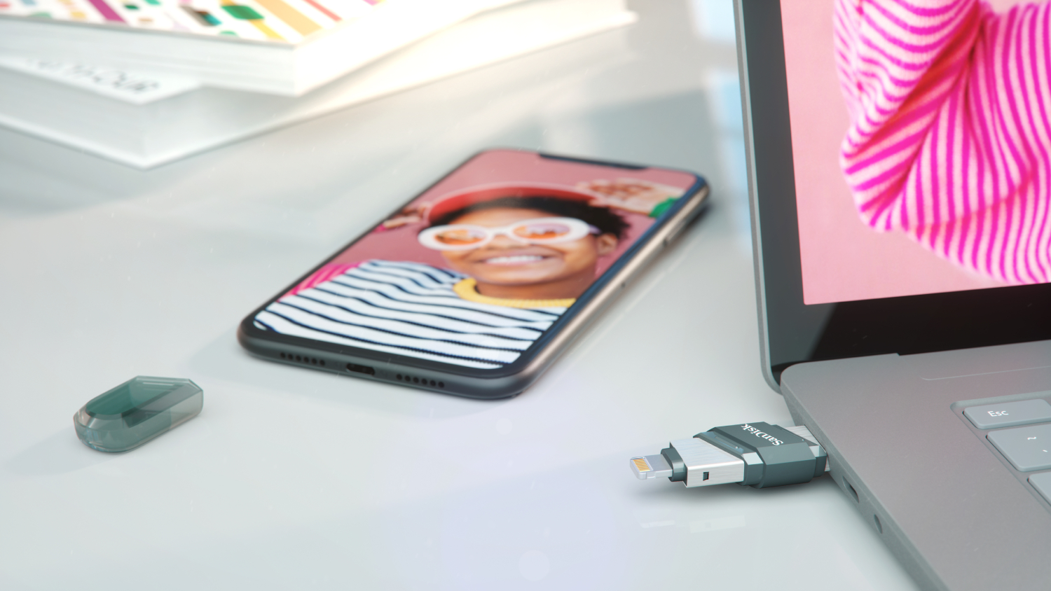 SanDisk iXpand Flip USB 3.1 Flash Drive - 128GB (Black)