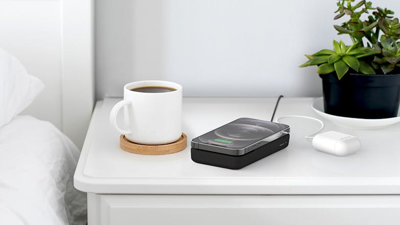 Belkin Boost Up Charge 10,000mAh Wireless Power Bank with Magnetic Charger - Black
