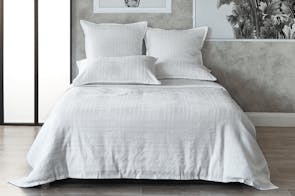 Chester Duvet Cover Set by Luxotic Mastersuite