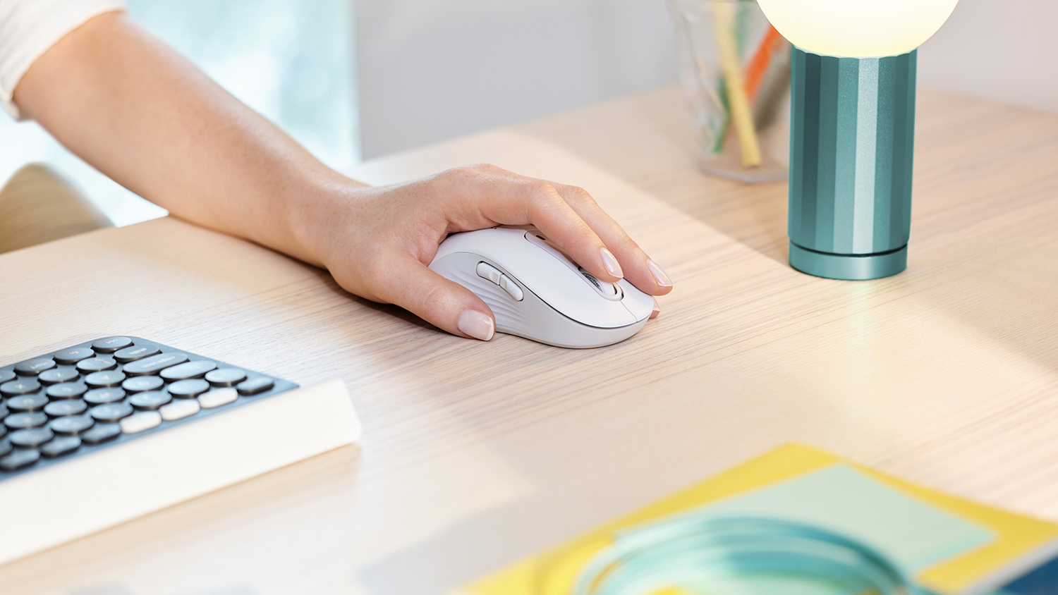 Logitech Signature M650 Wireless Mouse - Off-White (Medium)