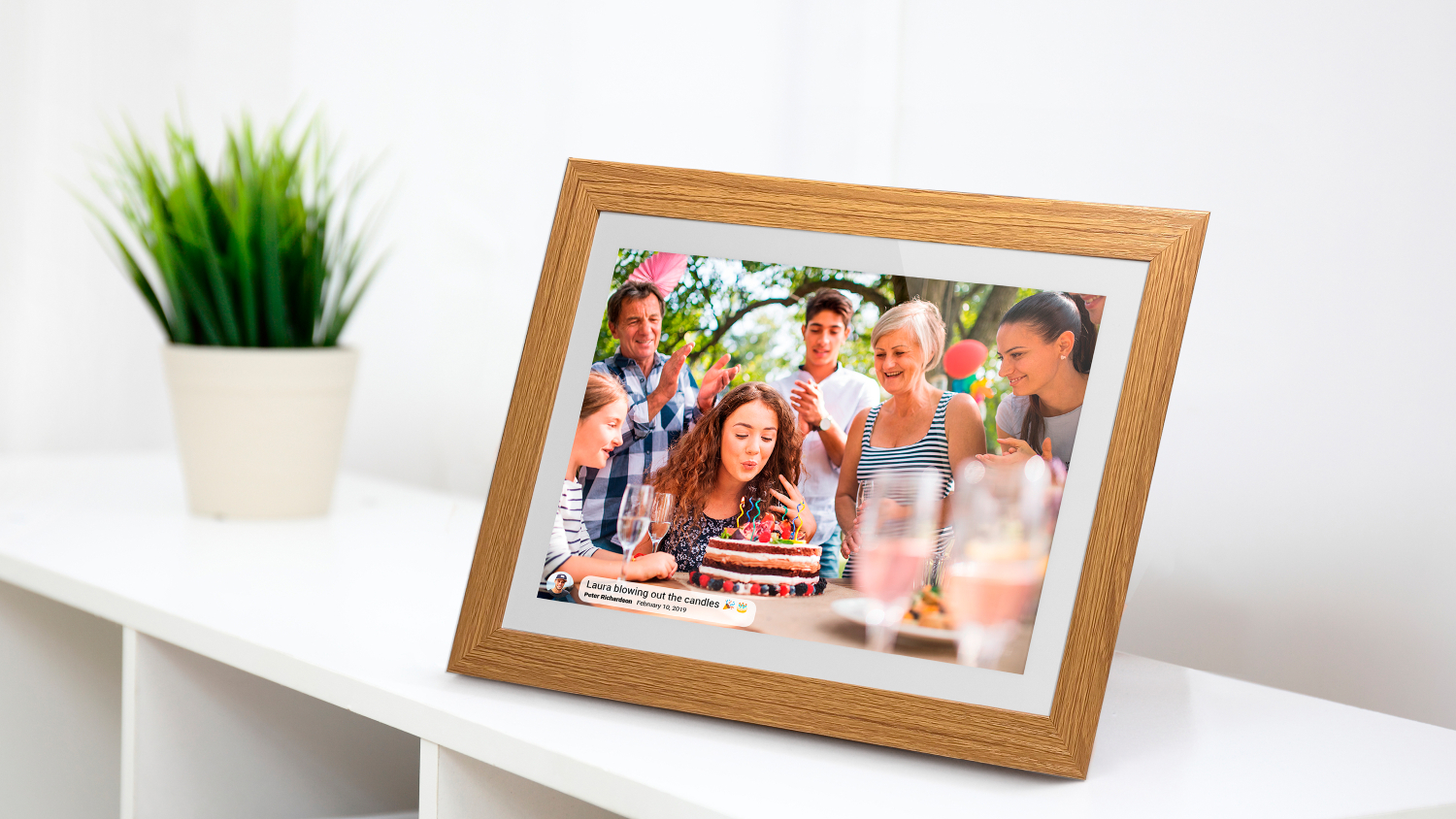 Jackson Frameo 10.1" Digital Photo Frame White with Oak Frame