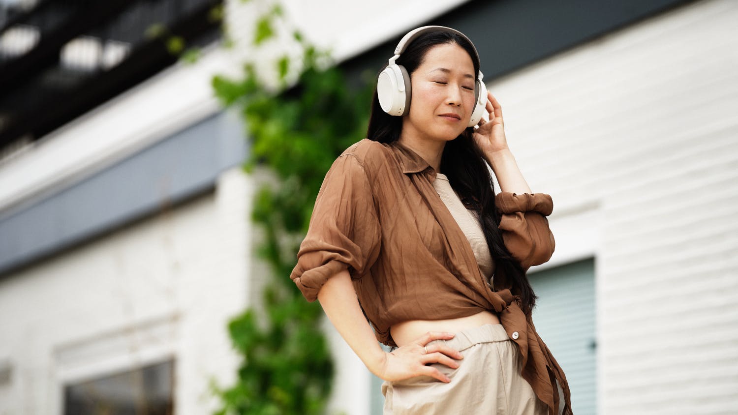 Sennheiser MOMENTUM 4 Wireless Noise Cancelling Over-Ear Headphones - White