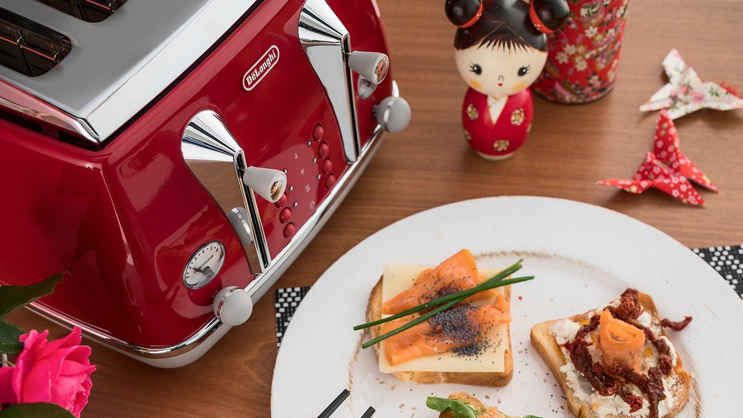 DeLonghi Icona Capitals 4 Slice Toaster Tokyo Red CTOC4003.R Harvey Norman New Zealand