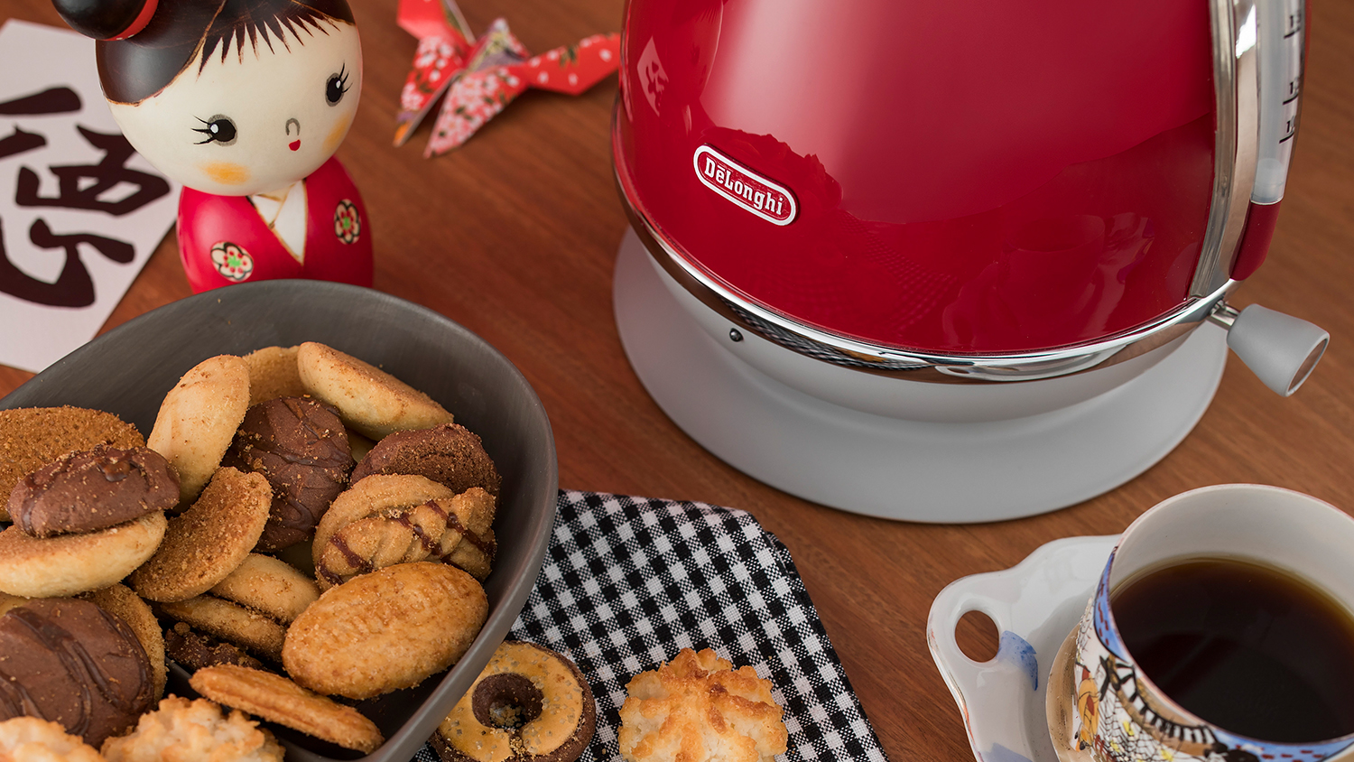 DeLonghi Icona Capitals 1.7L Kettle Tokyo Red Harvey Norman New Zealand