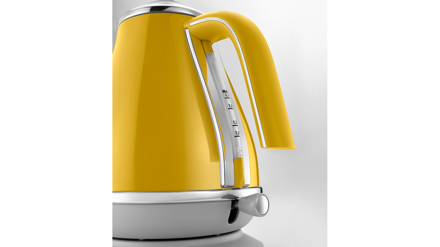 DeLonghi Icona Capitals 1.7L Kettle New York Yellow Harvey Norman