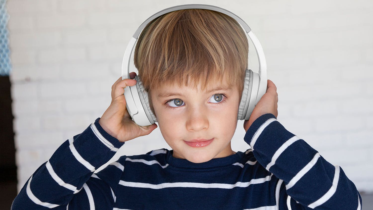 Belkin SOUNDFORM Mini Kids Wireless On-Ear Headphones - White