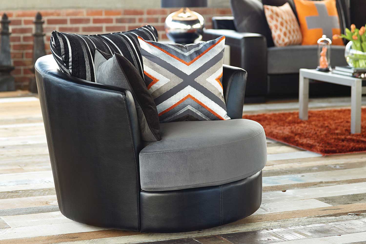 Boston Swivel Chair Small