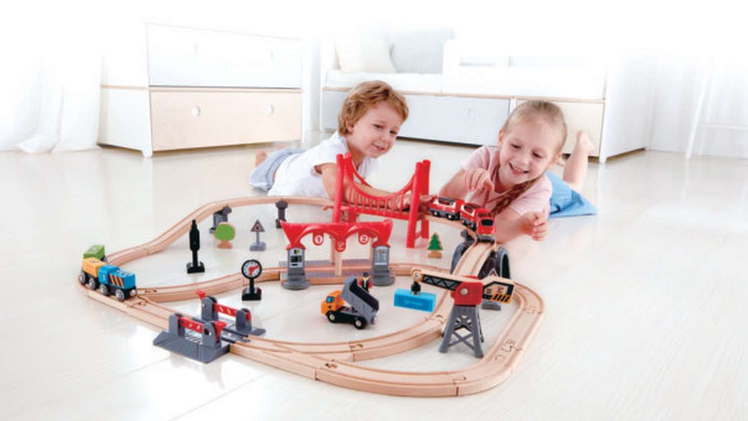 Hape Busy City Rail Set