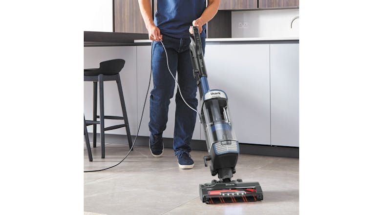 Shark Stratos XL Pet Pro Powered Lift-Away Upright Vacuum Cleaner with Odour Neutraliser Technology