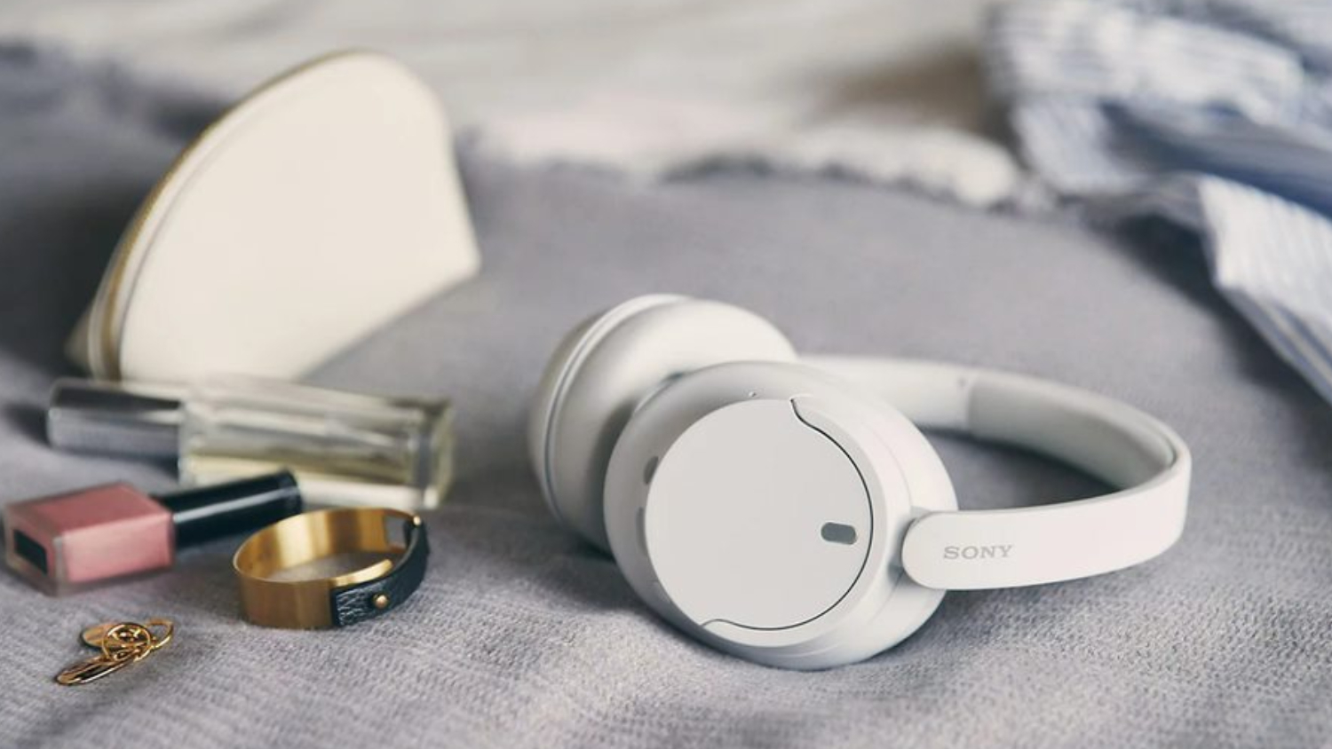 Sony WH-CH720N Noise Cancelling Wireless Over-Ear Headphones - White