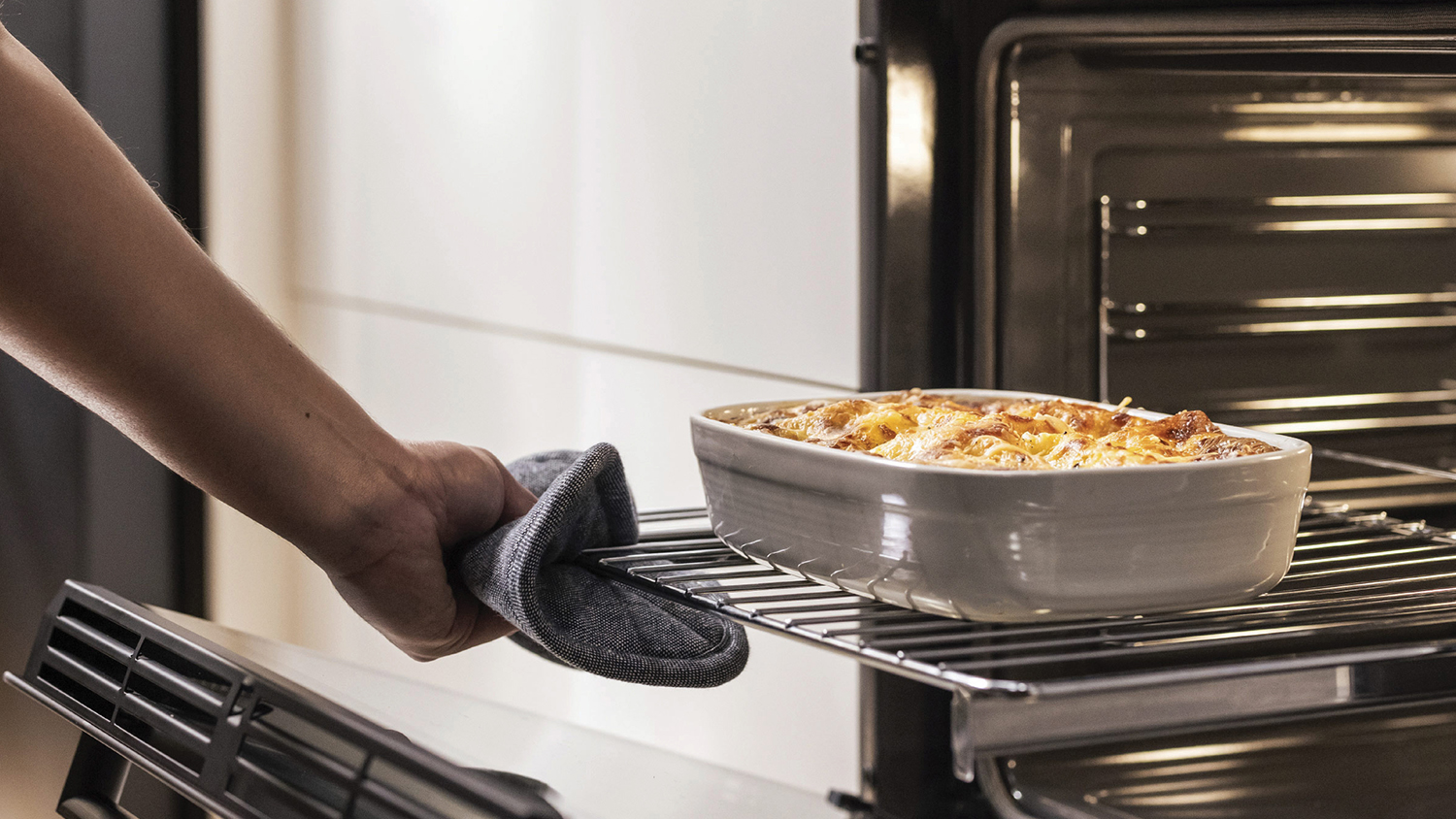 Haier 60cm Pyrolytic 14 Function BuiltIn Oven Black (HWO60S14EPB4