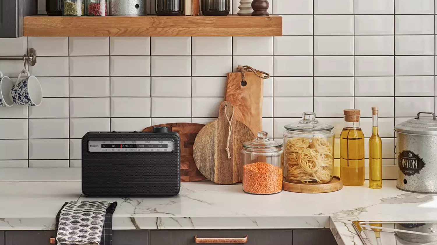 Philips TAR2506/79 MW/FM Portable Radio Black Harvey Norman New Zealand