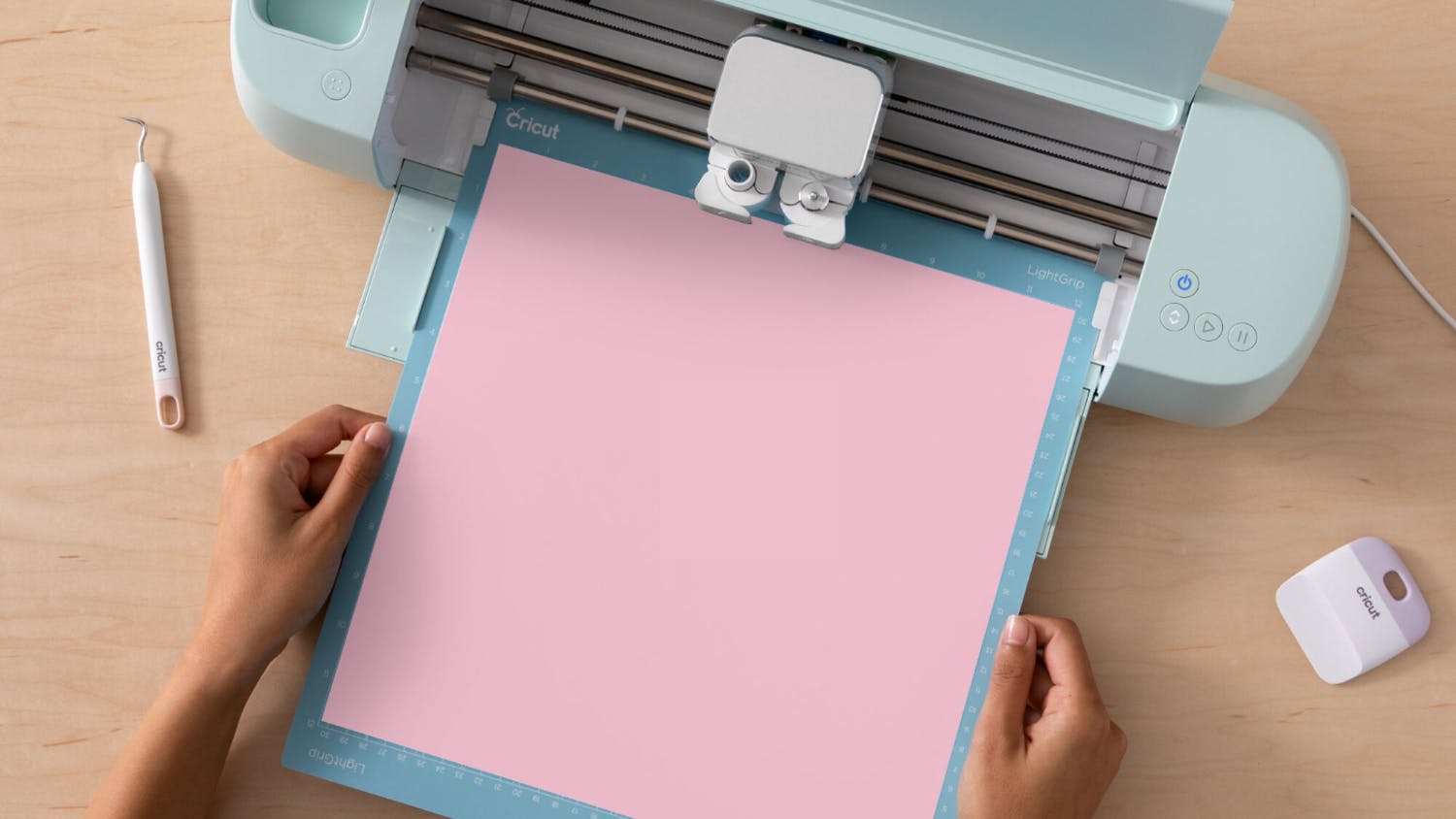 Cricut Cold-Activated Colour Changing Permanent Vinyl 12" x 24" - Light Pink to Magenta (1 Roll)