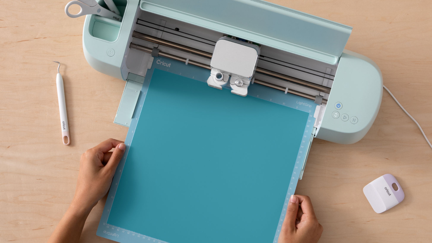 Cricut Cold-Activated Colour Changing Permanent Vinyl 12" x 24" - Turquoise to Purple (1 Roll)