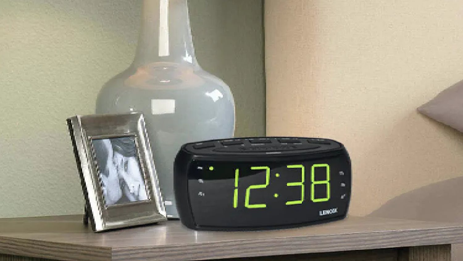 Lenoxx AM/FM Radio LED Large Number Alarm Clock