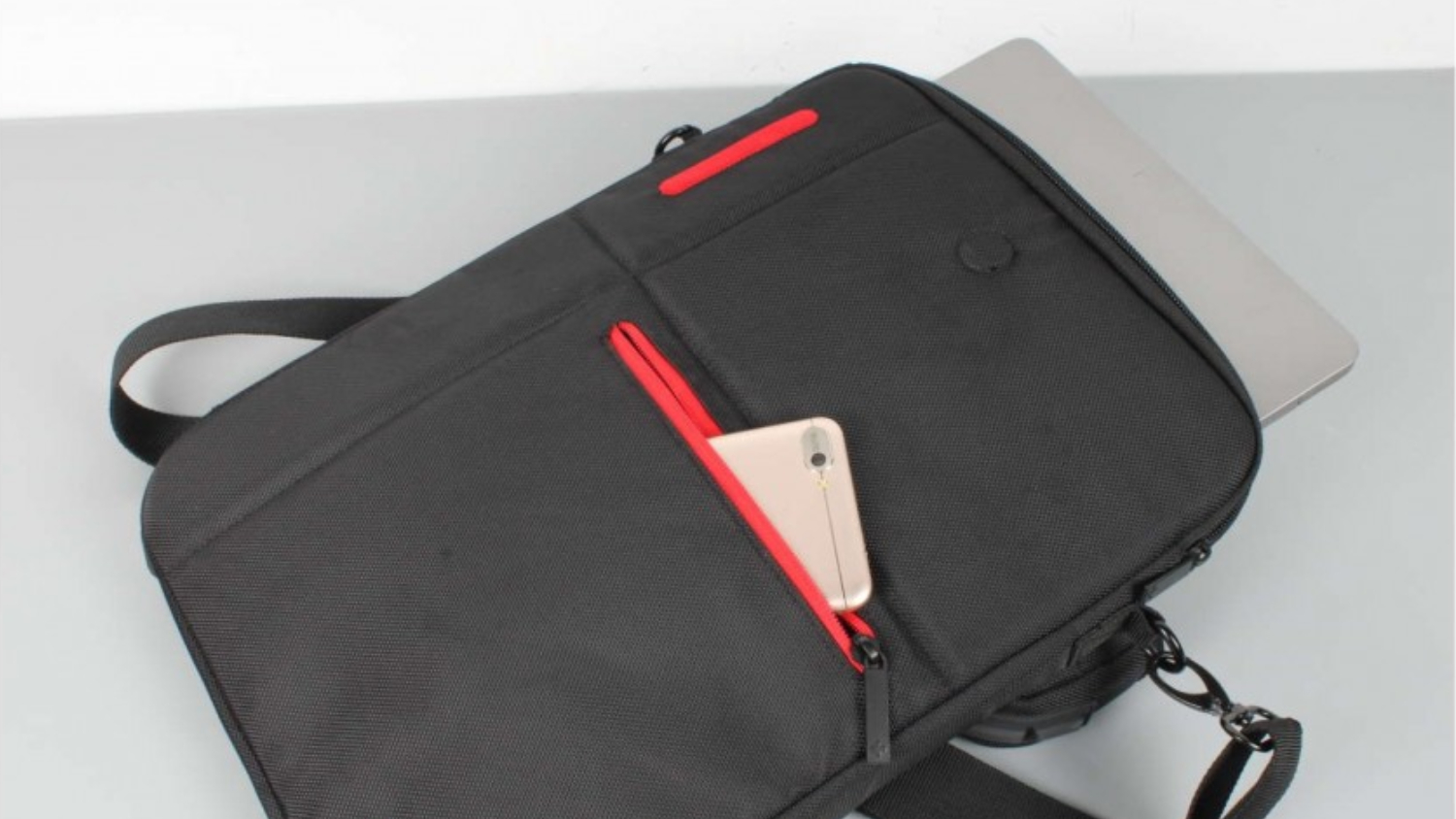 SwissTech 14" Firewall Laptop Slip Case with Carry Handle - Black/Red