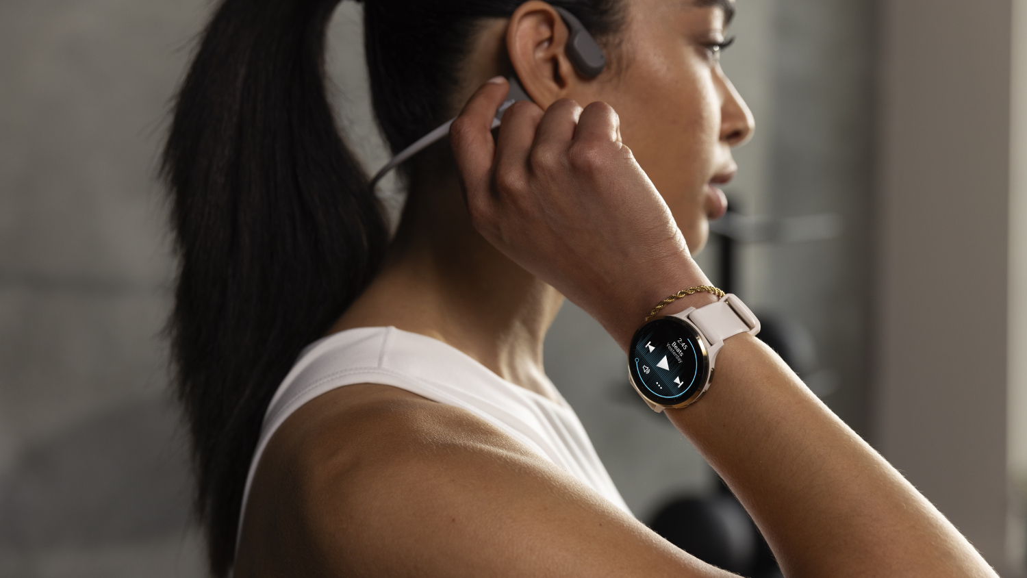 Garmin Venu 3S Smartwatch - Soft Gold Stainless Steel Bezel with Ivory Case and Silicone Band (41mm Case, GPS, Bluetooth)