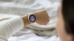 Garmin Vivoactive 5 Smartwatch - Cream Gold Aluminium Bezel with Ivory Case and Silicone Band (GPS, Bluetooth)