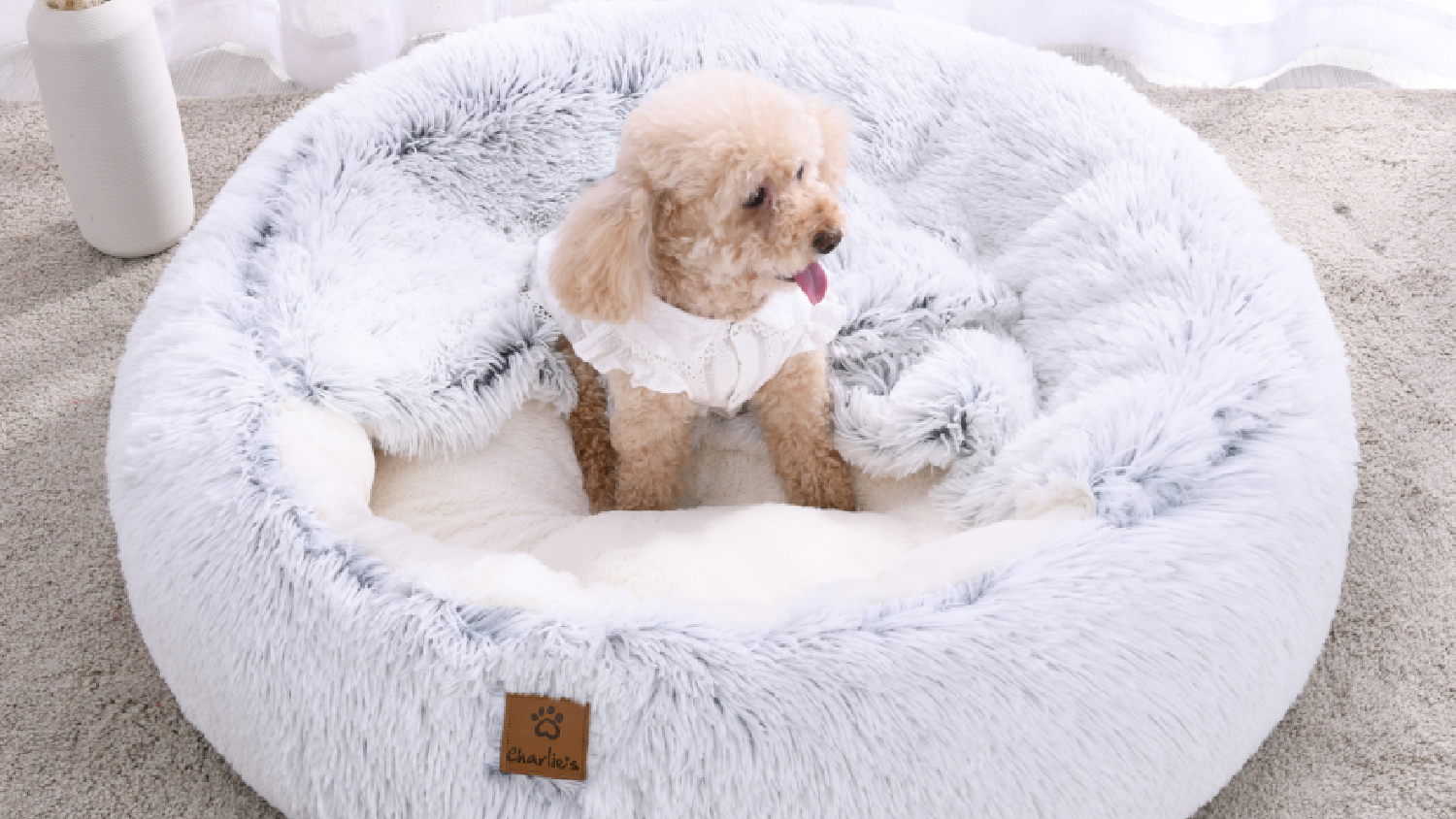 Charlie's "Snookie" Faux Fur Pet Bed w/ Hood Large - White
