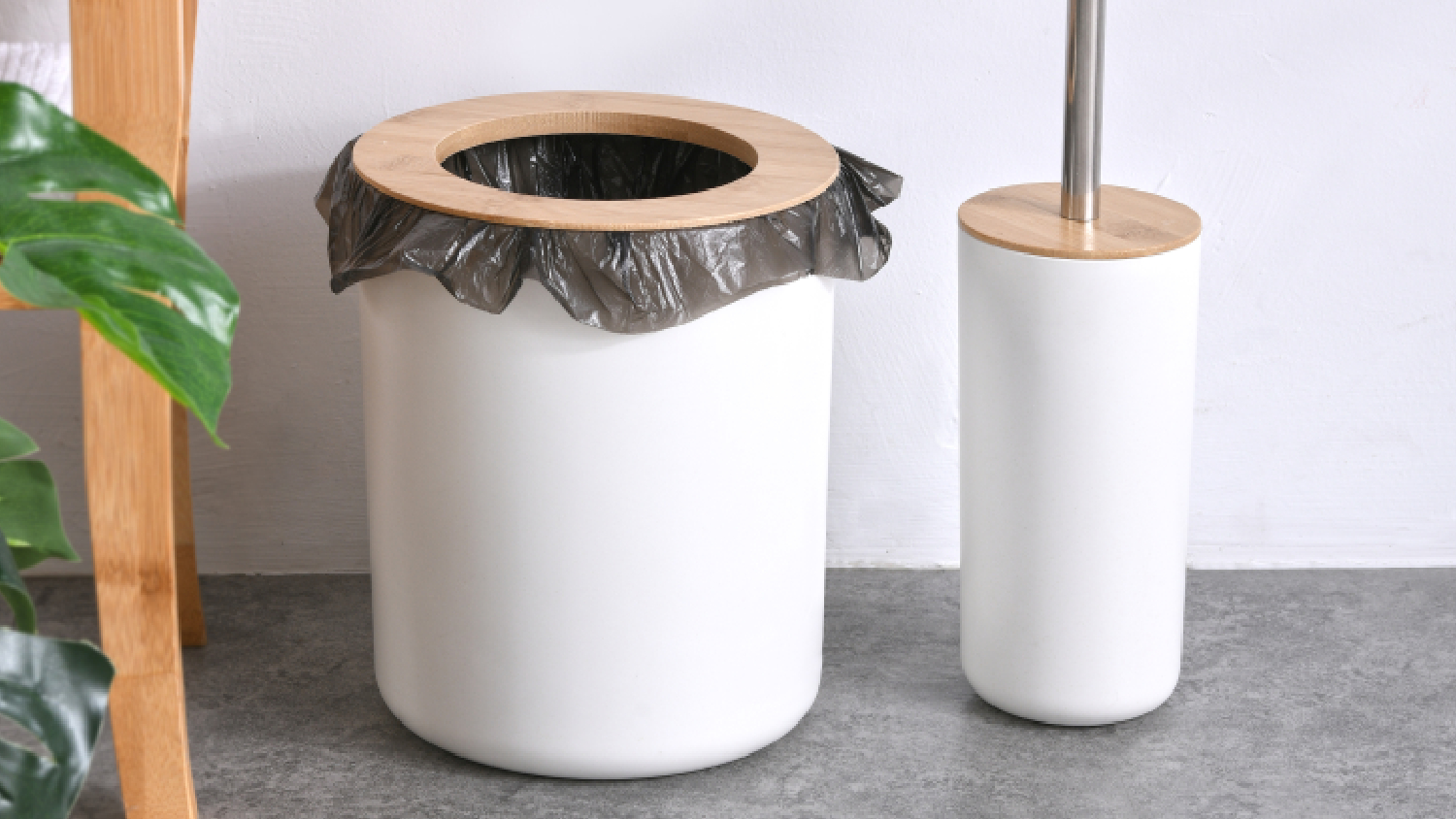 TAKARA "Takae" Bathroom Bin & Brush Set - White