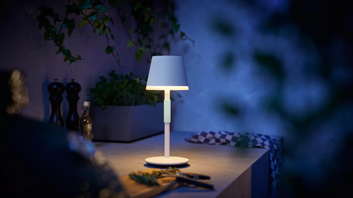 Philips Hue 6W Smart Indoor Belle Portable Table Lamp (White & Colour Ambiance)