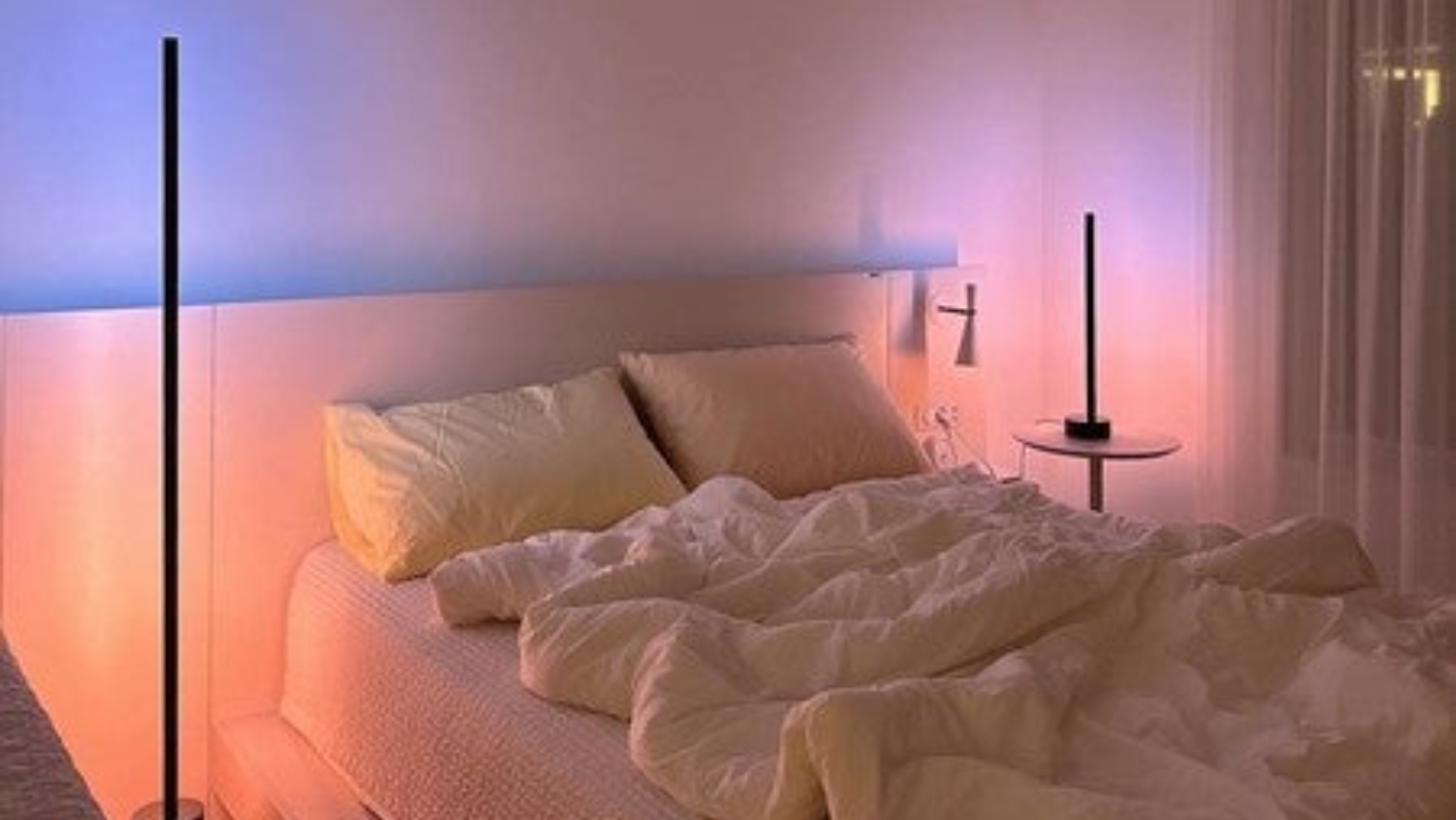 Philips Hue 11.8W Smart Indoor Gradient Signe Table Lamp (White & Colour Ambiance)