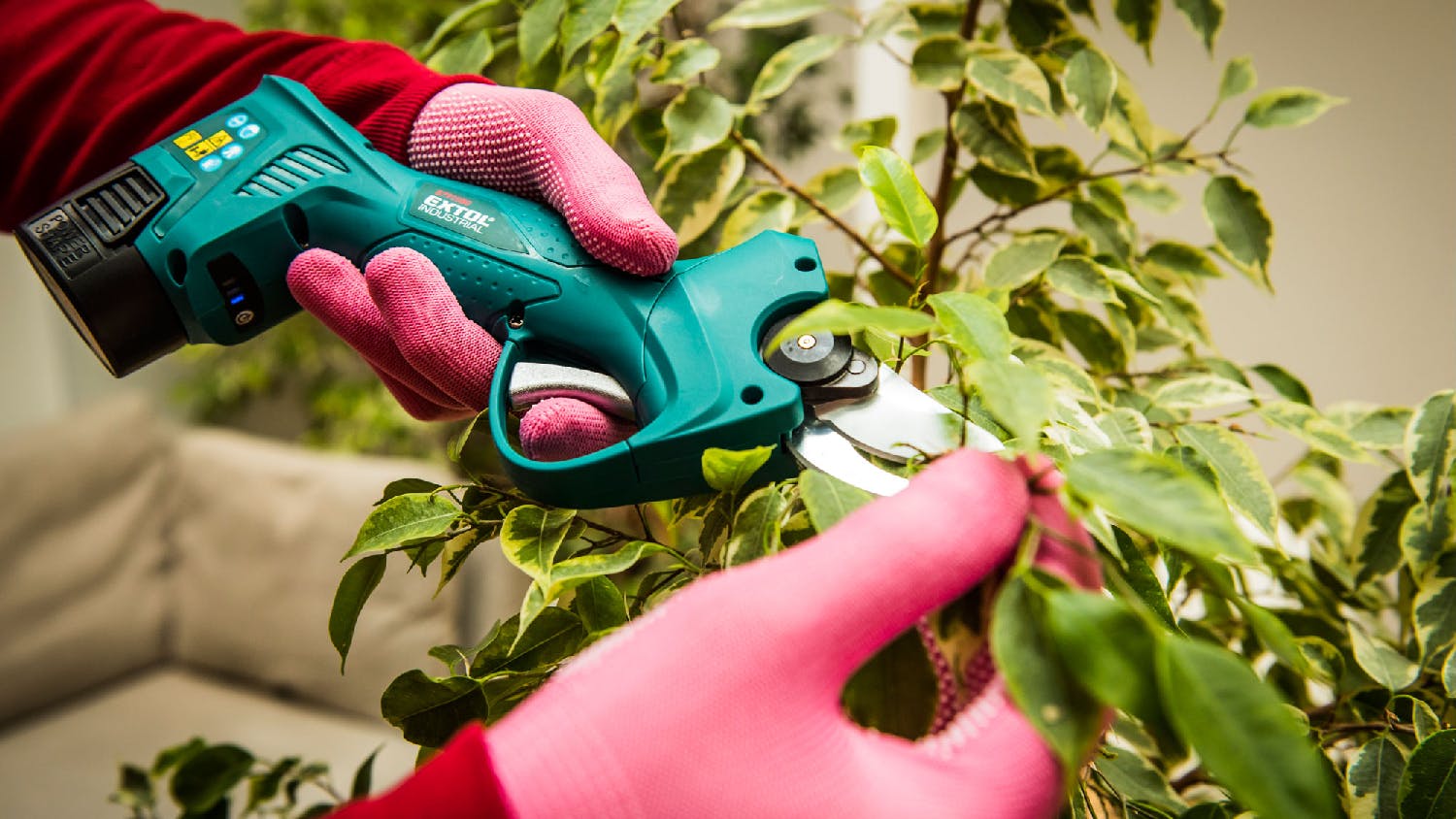 Extol 16V Cordless Pruning Shears with Rechargable Batteries