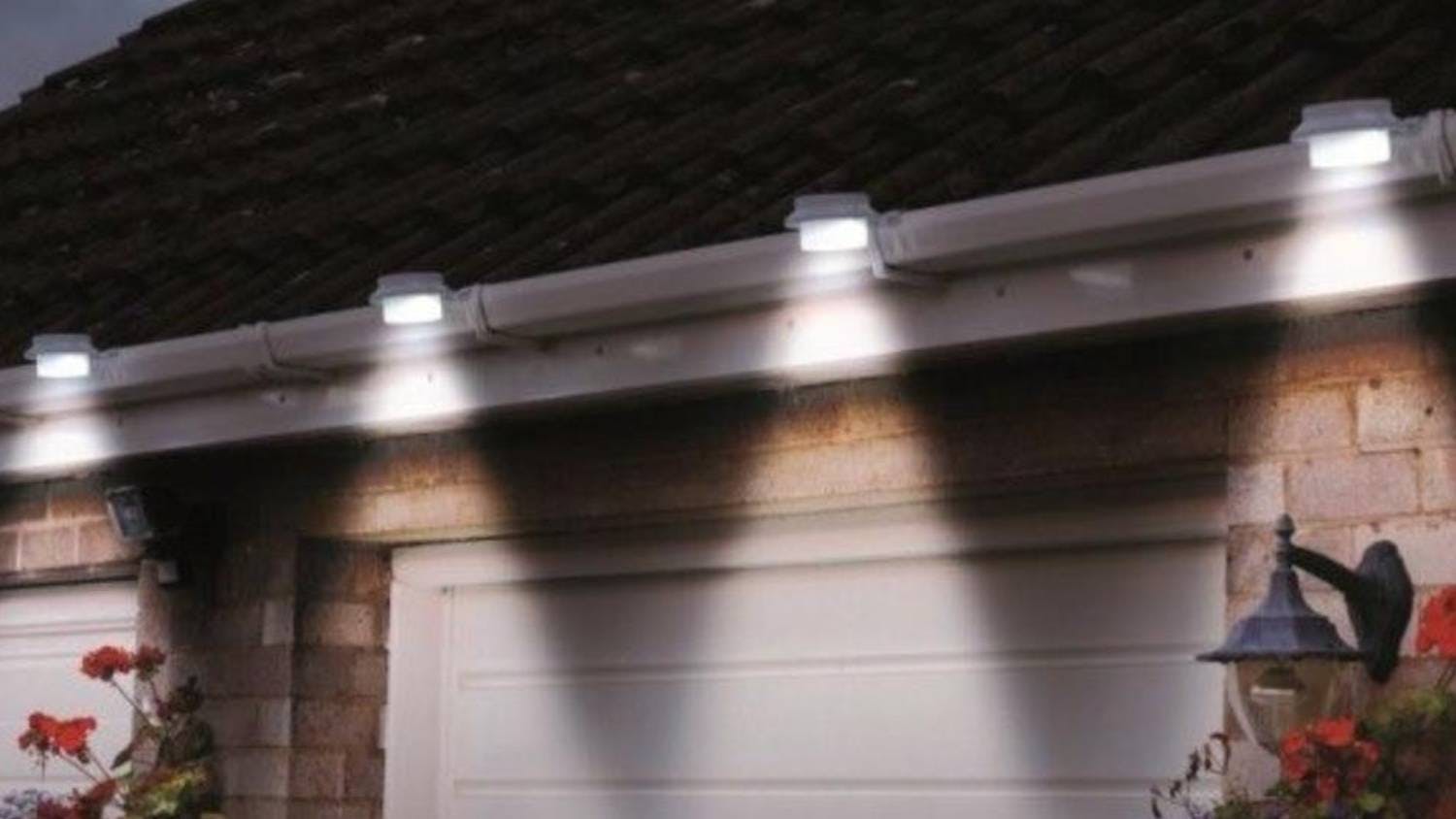 Lenoxx Multipurpose Solar-Powered Outdoor Light with Mount 3pcs. - White