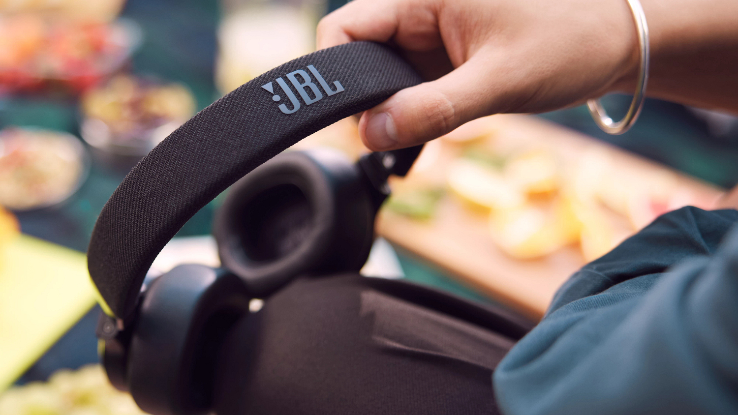 JBL Live 670NC Adaptive Noise Cancelling Wireless On-Ear Headphones - Black