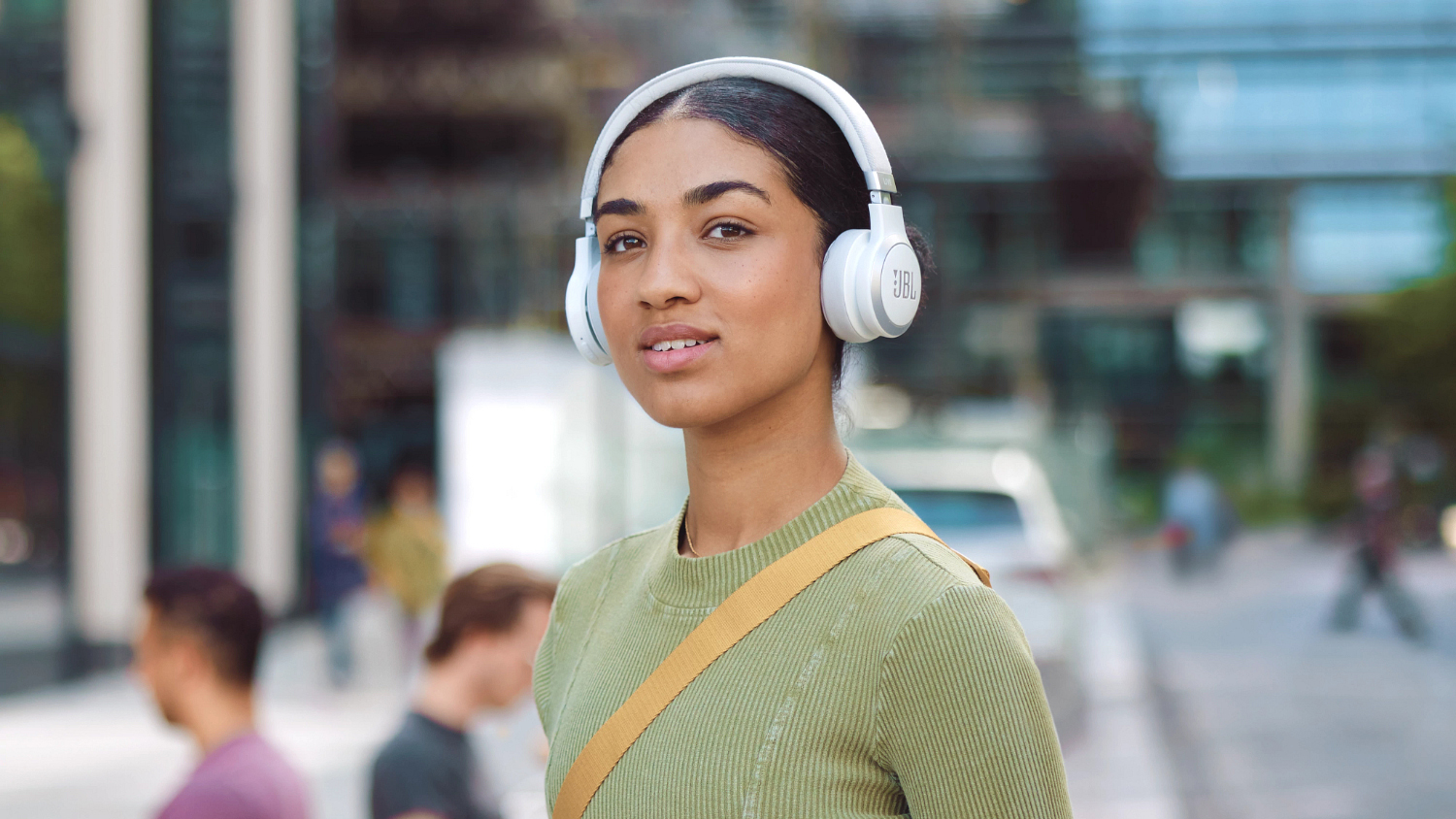 JBL Live 670NC Adaptive Noise Cancelling Wireless On-Ear Headphones - White