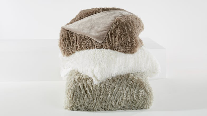 Cosy Faux Fur Queen Blanket by L'Avenue